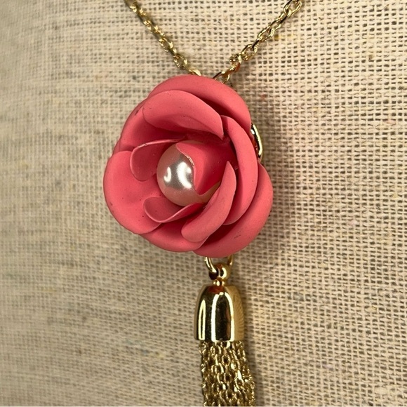 GOLD ROSE TASSEL NECKLACE FAUX PEARL ACCENT - Picture 9 of 12